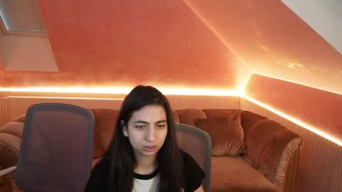 Lana online show from 8, 4, 2026