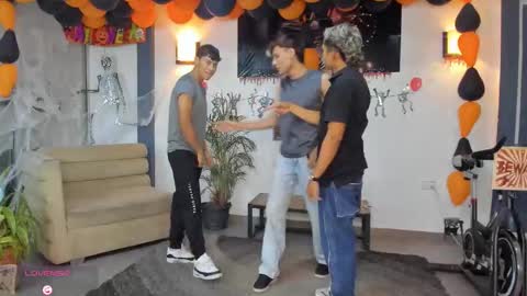   online show from 4, 11, 2025