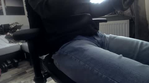 Hello ask me  . Im glad  to see you here in my room. Welcome PVT is open online show from 12, 10, 2025