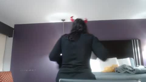 pleasantdinosaurus7537 online show from 17, 12, 2025