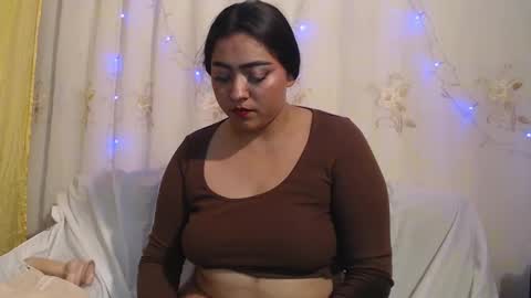 Snapshot of pocahontas_hall chatting on 17, 12, 2024 Lily online show from 17, 12, 2024