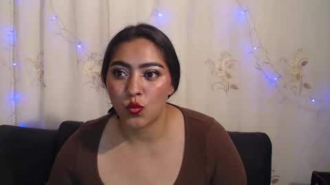 Snapshot of pocahontas_hall chatting on 17, 12, 2024 Lily online show from 17, 12, 2024