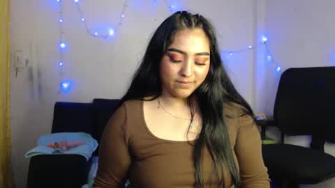 Snapshot of pocahontas_hall chatting on 7, 2, 2025 Lily online show from 7, 2, 2025