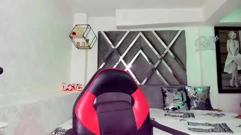 Snapshot of pocahontasweetss chatting on 18, 12, 2024 I dream of having many followers online show from 18, 12, 2024