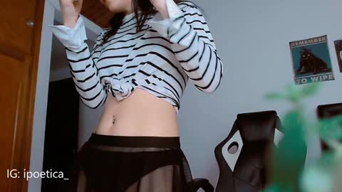 Snapshot of poeeticaa_ chatting on 8, 1, 2025 IG ipoetica online show from 8, 1, 2025