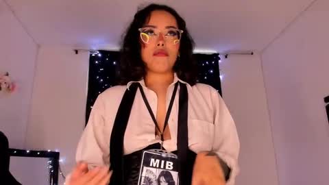 Willow                      Hours 12pm to 630pm Colombian time FRIDAY AND SUNDAY FREE DAYS online show from 5, 1, 2025