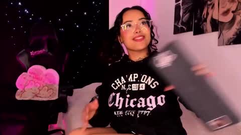 Willow                      Hours 12pm to 630pm Colombian time FRIDAY AND SUNDAY FREE DAYS online show from 8, 1, 2025