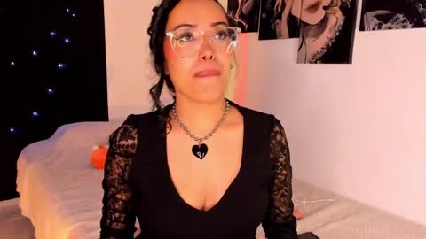 Willow                      Hours 12pm to 630pm Colombian time FRIDAY AND SUNDAY FREE DAYS online show from 4, 2, 2025