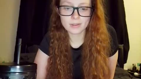 poisonivyy95 online show from 23, 4, 2026