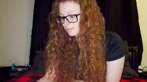 Snapshot of poisonivyy95 chatting on 22, 5, 2026 poisonivyy95 online show from 22, 5, 2026