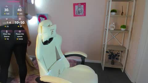 Snapshot of polly__mayer chatting on 10, 9, 2025 Polly online show from 10, 9, 2025