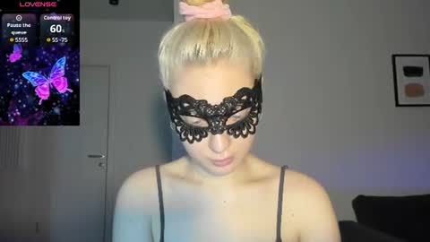 Snapshot of polly_skil chatting on 16, 6, 2026 polly_skil online show from 16, 6, 2026