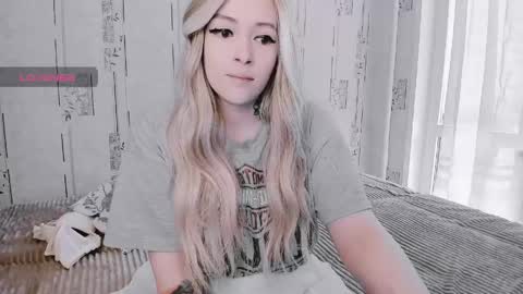 Snapshot of polly_wow chatting on 8, 6, 2026 Polly online show from 8, 6, 2026