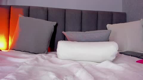 POLLY online show from 11, 1, 2025