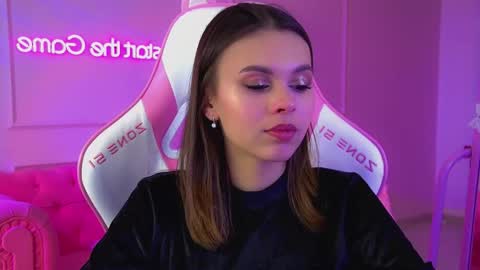 Polly online show from 6, 3, 2026