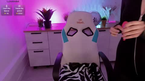  Your Polly  follow me  online show from 26, 11, 2025