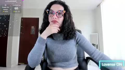 Snapshot of polybarnett chatting on 26, 6, 2026 paulina barnett online show from 26, 6, 2026