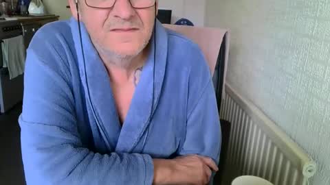 Snapshot of poshman65 chatting on 25, 11, 2025 poshman65 online show from 25, 11, 2025