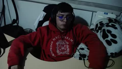 Snapshot of powerfulzeus2 chatting on 19, 9, 2025 powerfulzeus2 online show from 19, 9, 2025