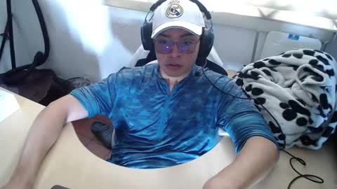 Snapshot of powerfulzeus2 chatting on 20, 9, 2025 powerfulzeus2 online show from 20, 9, 2025