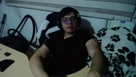 Snapshot of powerfulzeus2 chatting on 1, 10, 2025 powerfulzeus2 online show from 1, 10, 2025