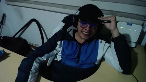 Snapshot of powerfulzeus2 chatting on 9, 10, 2025 powerfulzeus2 online show from 9, 10, 2025