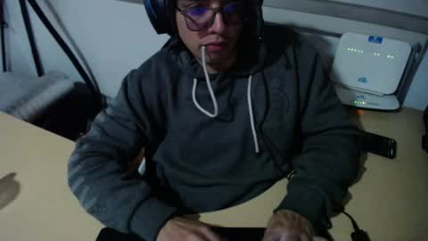 Snapshot of powerfulzeus2 chatting on 25, 10, 2025 powerfulzeus2 online show from 25, 10, 2025