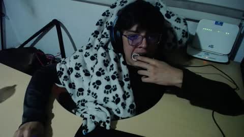 Snapshot of powerfulzeus2 chatting on 29, 10, 2025 powerfulzeus2 online show from 29, 10, 2025