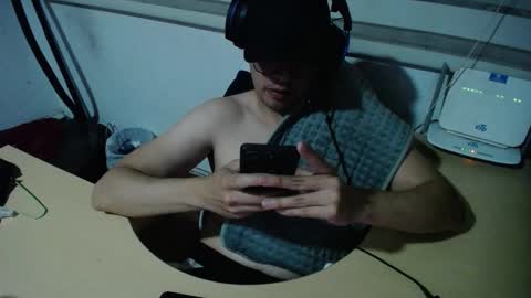 Snapshot of powerfulzeus2 chatting on 28, 11, 2025 powerfulzeus2 online show from 28, 11, 2025