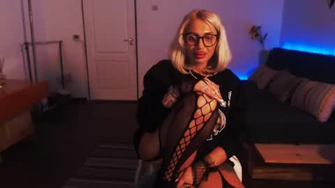 Snapshot of preggyhotmommy chatting on 14, 12, 2024 Victoria online show from 14, 12, 2024