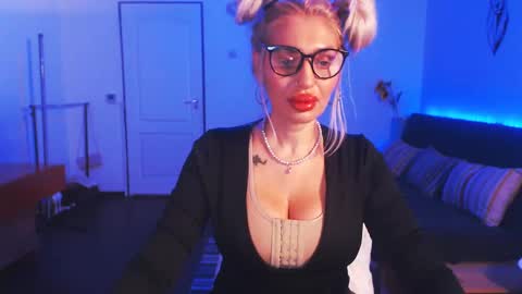 Snapshot of preggyhotmommy chatting on 21, 12, 2024 Victoria online show from 21, 12, 2024