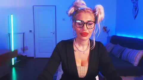 Snapshot of preggyhotmommy chatting on 22, 12, 2024 Victoria online show from 22, 12, 2024