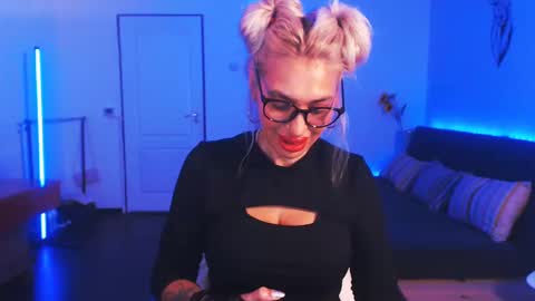 Snapshot of preggyhotmommy chatting on 24, 12, 2024 Victoria online show from 24, 12, 2024