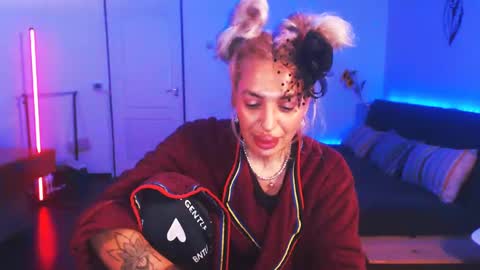 Snapshot of preggyhotmommy chatting on 25, 12, 2024 Victoria online show from 25, 12, 2024