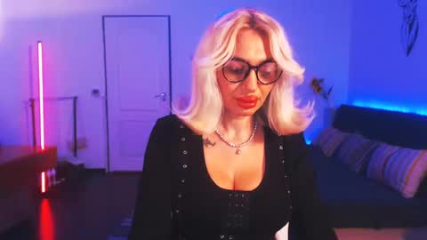 Snapshot of preggyhotmommy chatting on 30, 12, 2024 Victoria online show from 30, 12, 2024