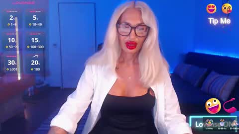 Snapshot of preggyhotmommy chatting on 11, 9, 2025 Victoria online show from 11, 9, 2025