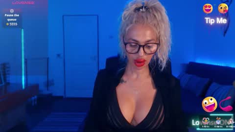 Snapshot of preggyhotmommy chatting on 18, 9, 2025 Victoria online show from 18, 9, 2025