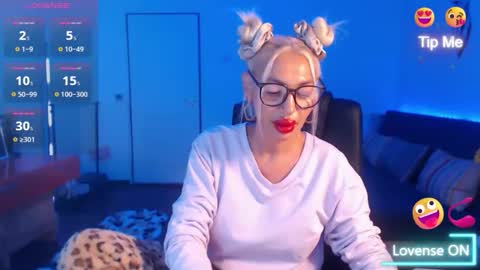 Snapshot of preggyhotmommy chatting on 5, 10, 2025 Victoria online show from 5, 10, 2025