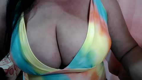 Snapshot of pregnantsinglesugar chatting on 28, 10, 2025 WELCOME IM SINGLE PREGNANT REALLY HARD TO BE A SINGLE WITH TWIN SO PLS STOP BEING RUDELIARWASTING TIME. BE CONSIDERATE. TNX online show from 28, 10, 2025