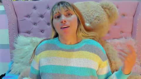 Snapshot of pretti__violet_ chatting on 16, 1, 2026 Pretti Violet online show from 16, 1, 2026