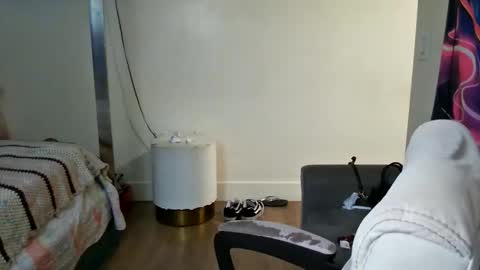 Snapshot of pretty69queen chatting on 30, 11, 2025 Yasmine pretty online show from 30, 11, 2025