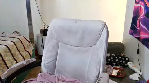 Snapshot of pretty69queen chatting on 14, 12, 2025 Yasmine pretty online show from 14, 12, 2025