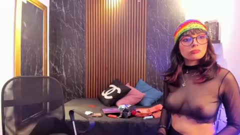pretty_honey22 online show from 27, 6, 2026