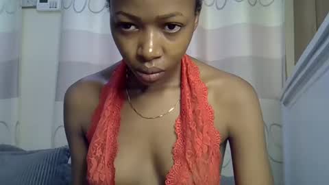 pretty_petite24 online show from 4, 1, 2025