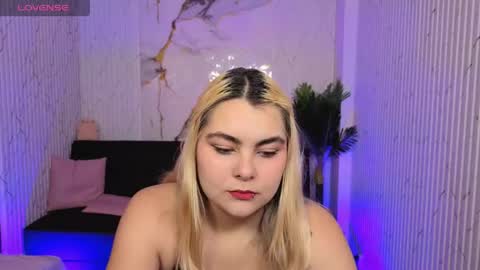 pretty_tay online show from 15, 4, 2026