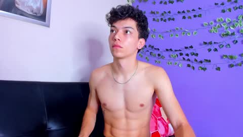 Snapshot of prettybunnies08 chatting on 29, 1, 2025 Enzo Denis online show from 29, 1, 2025