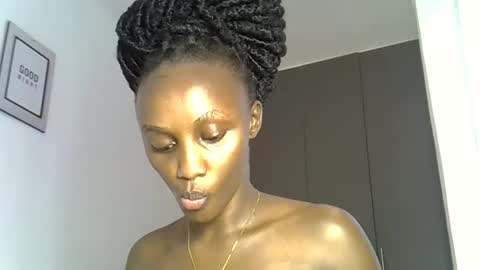 Snapshot of prettygee21 chatting on 21, 4, 2026 Pretty darkskin doll online show from 21, 4, 2026
