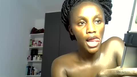 Snapshot of prettygee21 chatting on 22, 4, 2026 Pretty darkskin doll online show from 22, 4, 2026