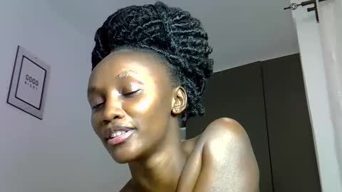 Snapshot of prettygee21 chatting on 24, 4, 2026 Pretty darkskin doll online show from 24, 4, 2026