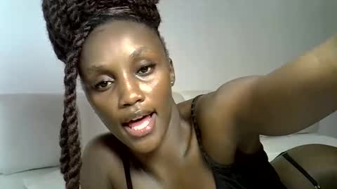 Snapshot of prettygee21 chatting on 11, 5, 2026 Pretty darkskin doll online show from 11, 5, 2026